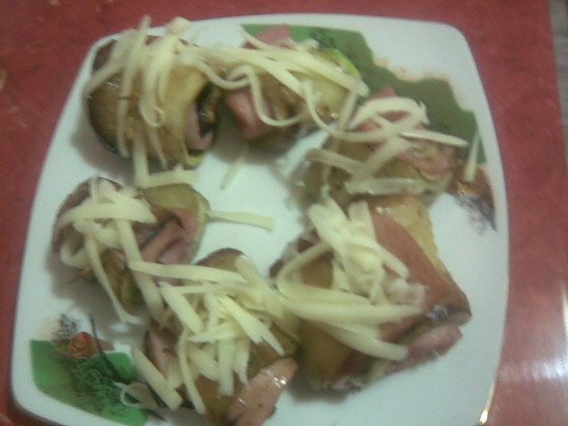 Rulouri din dovlecel si sunca