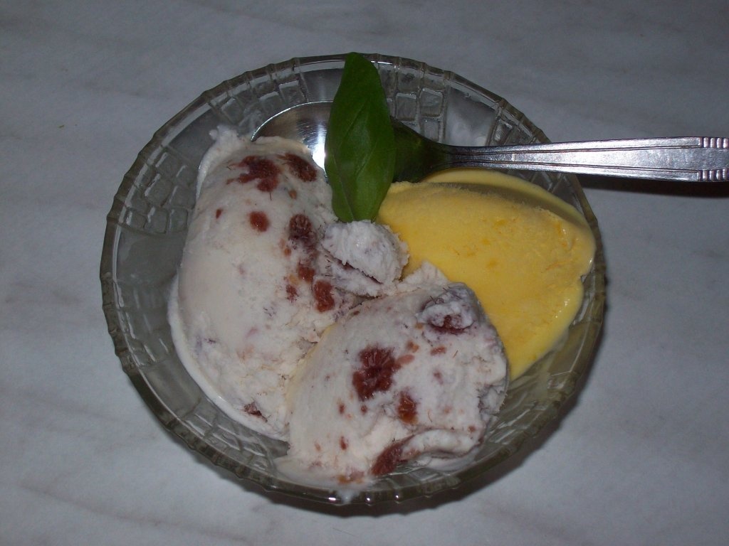 Inghetata de zmeura si vanilie