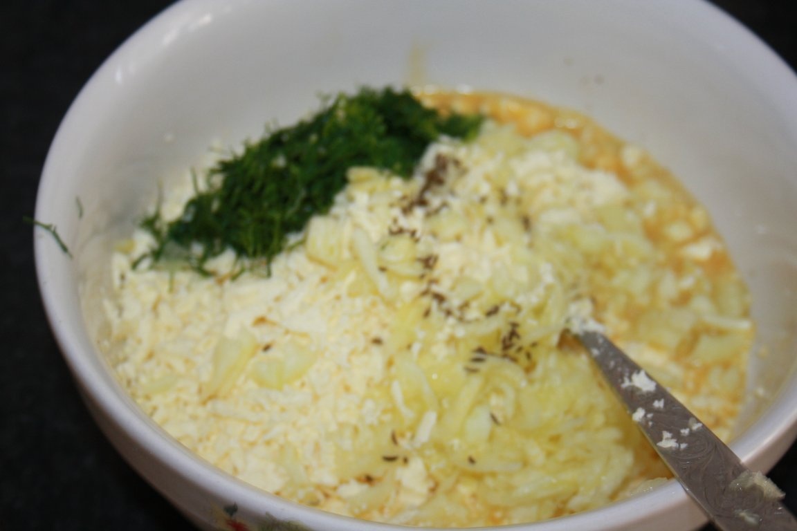 Corabioare de dovlecei umplute cu branza