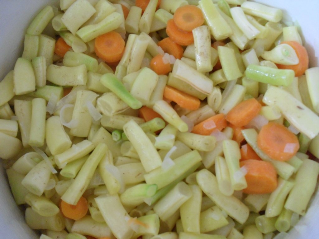 Fasole  scazuta cu pastai proaspete (reteta de post)