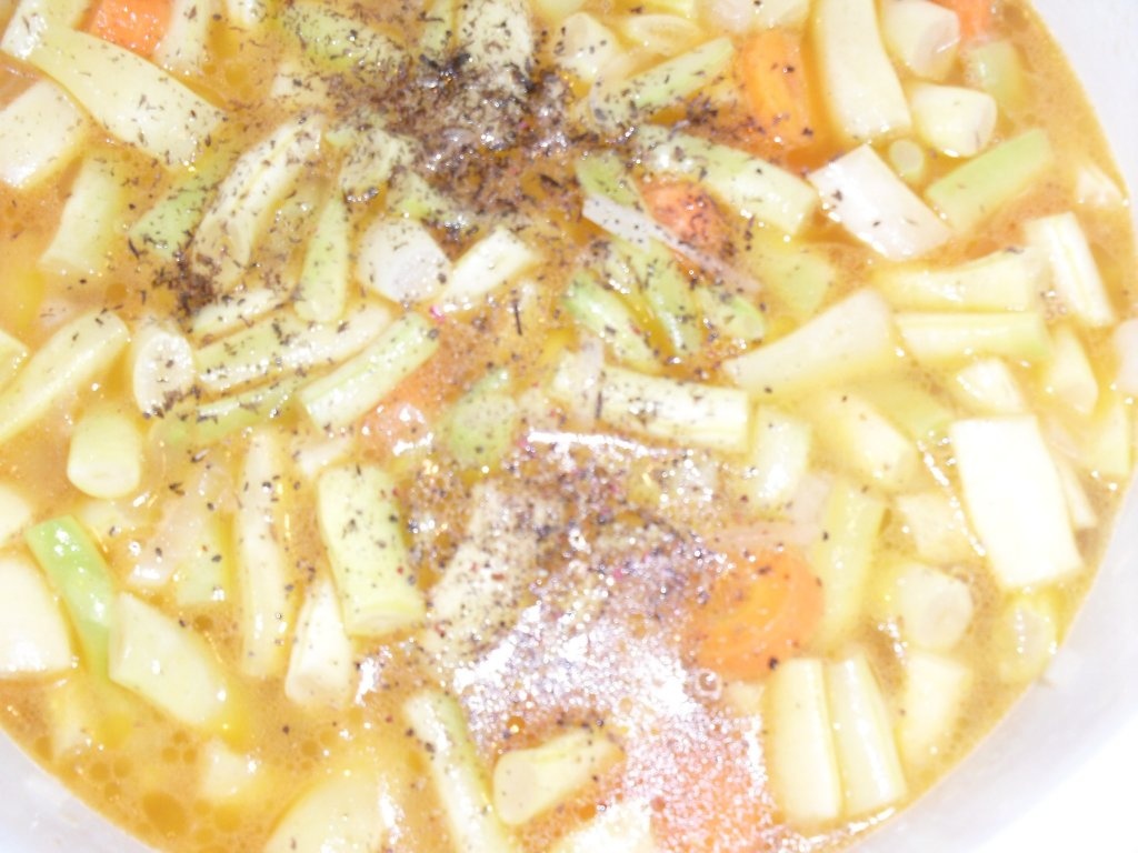 Fasole  scazuta cu pastai proaspete (reteta de post)