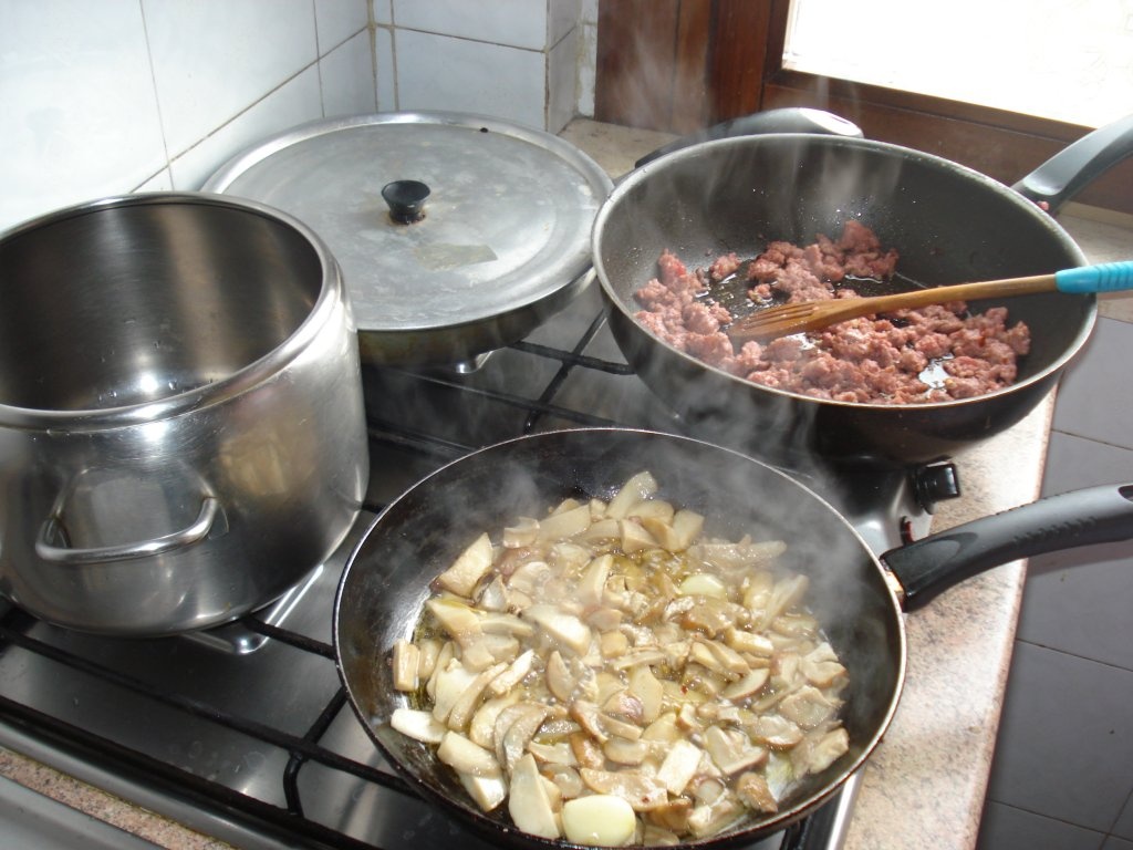 Fettuccine cu carnati si bureti