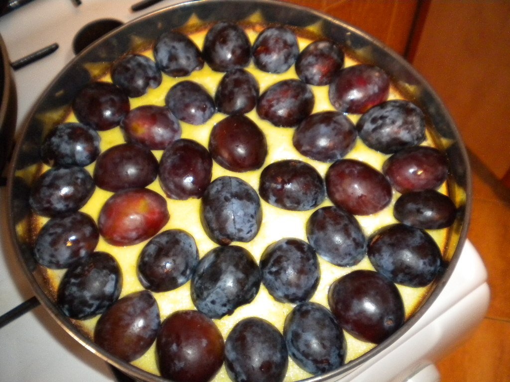 Prajitura cu prune si branza