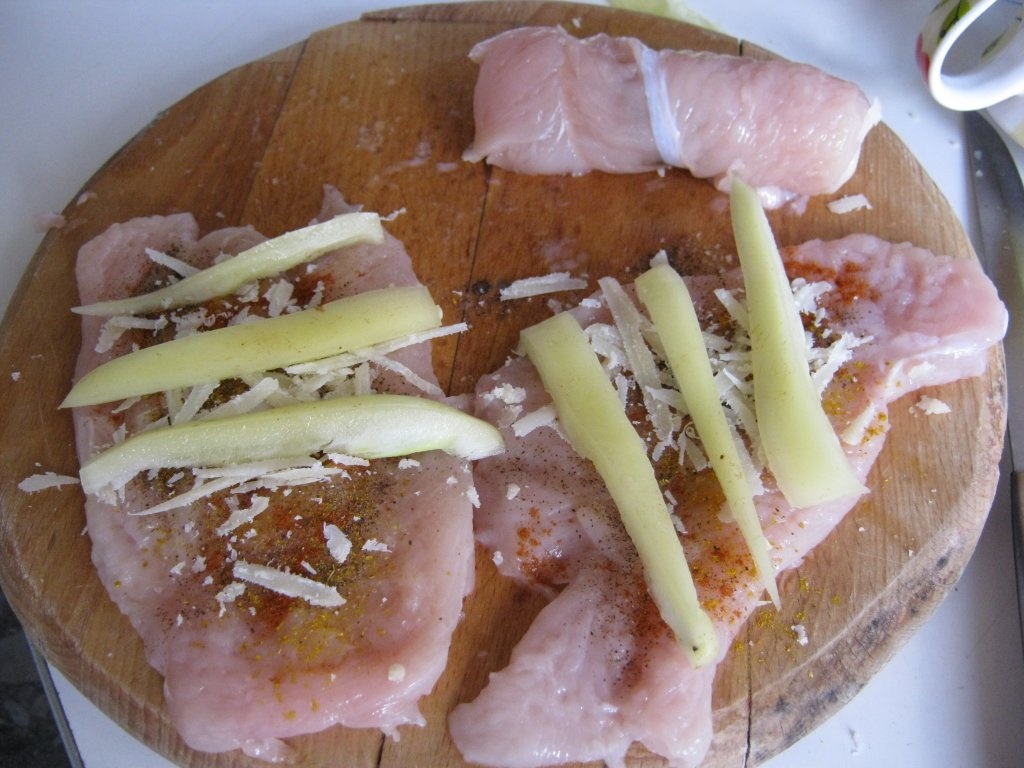 Rulouri de pui cu sos de Sana şi hrean