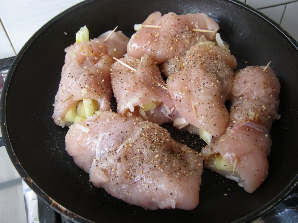 Rulouri de pui cu sos de Sana şi hrean