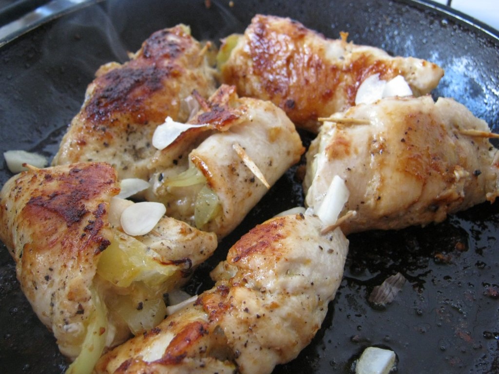 Rulouri de pui cu sos de Sana şi hrean