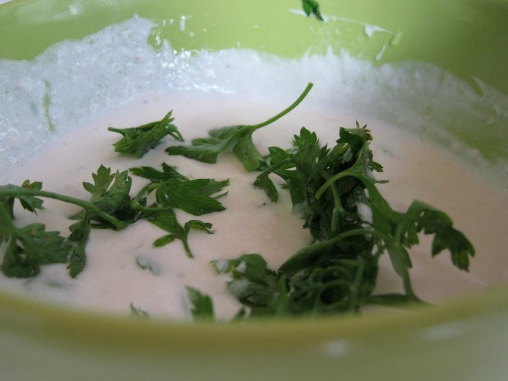 Rulouri de pui cu sos de Sana şi hrean