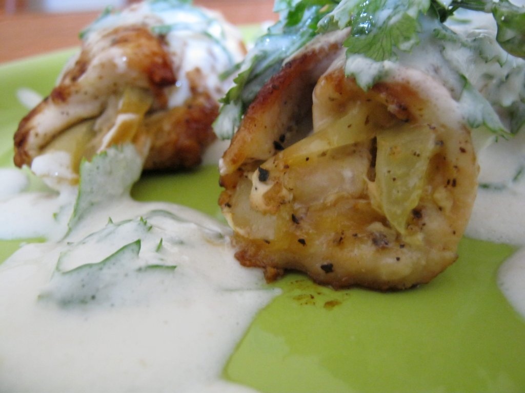 Rulouri de pui cu sos de Sana şi hrean