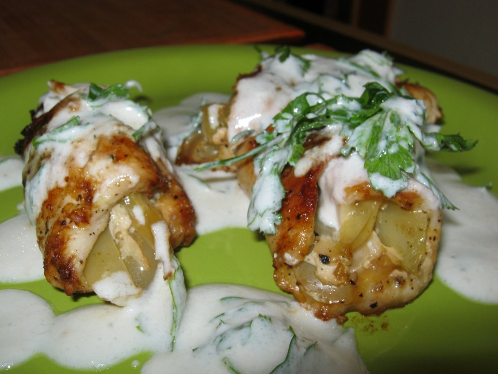 Rulouri de pui cu sos de Sana şi hrean