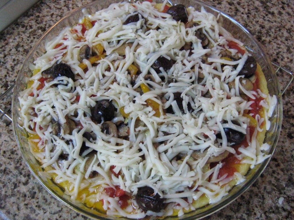 Pizza cu blat de mamaliga