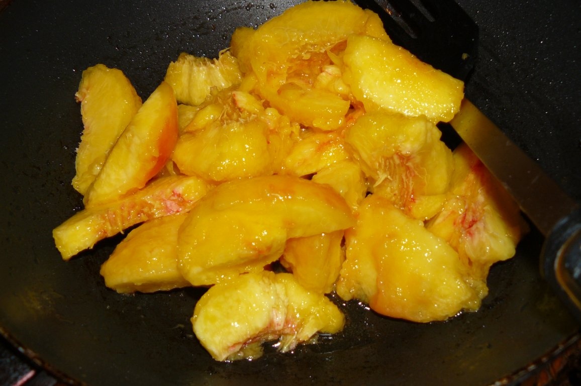 Piept de raţă cu piersici