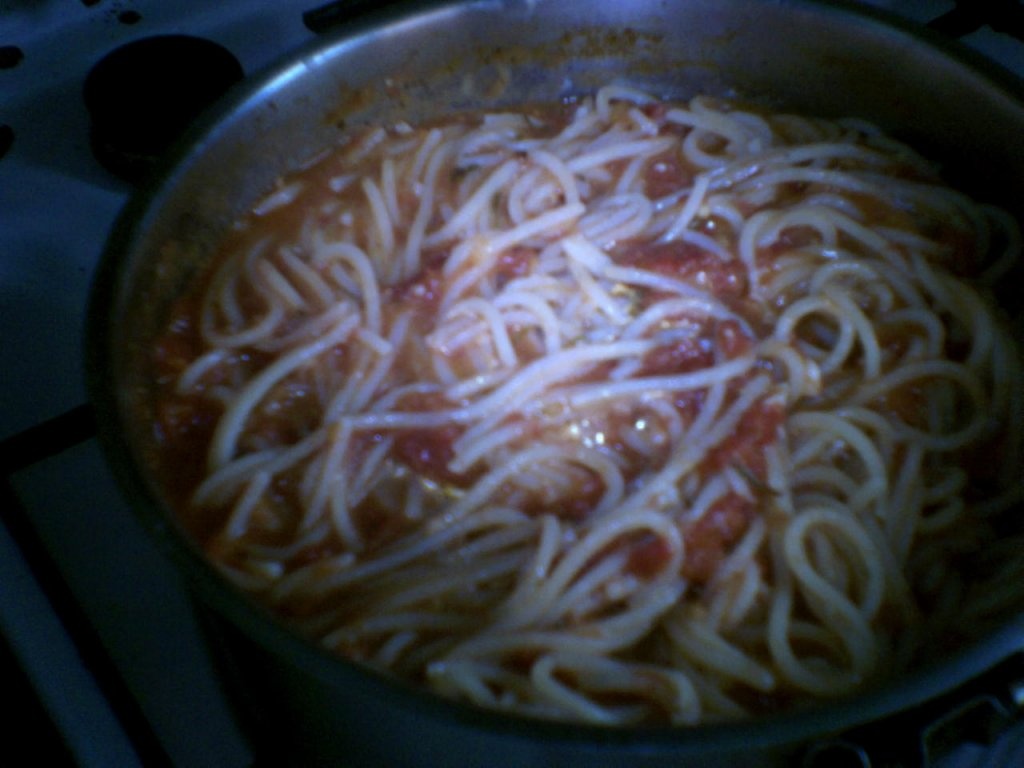 Spaghete cu sos de rosii