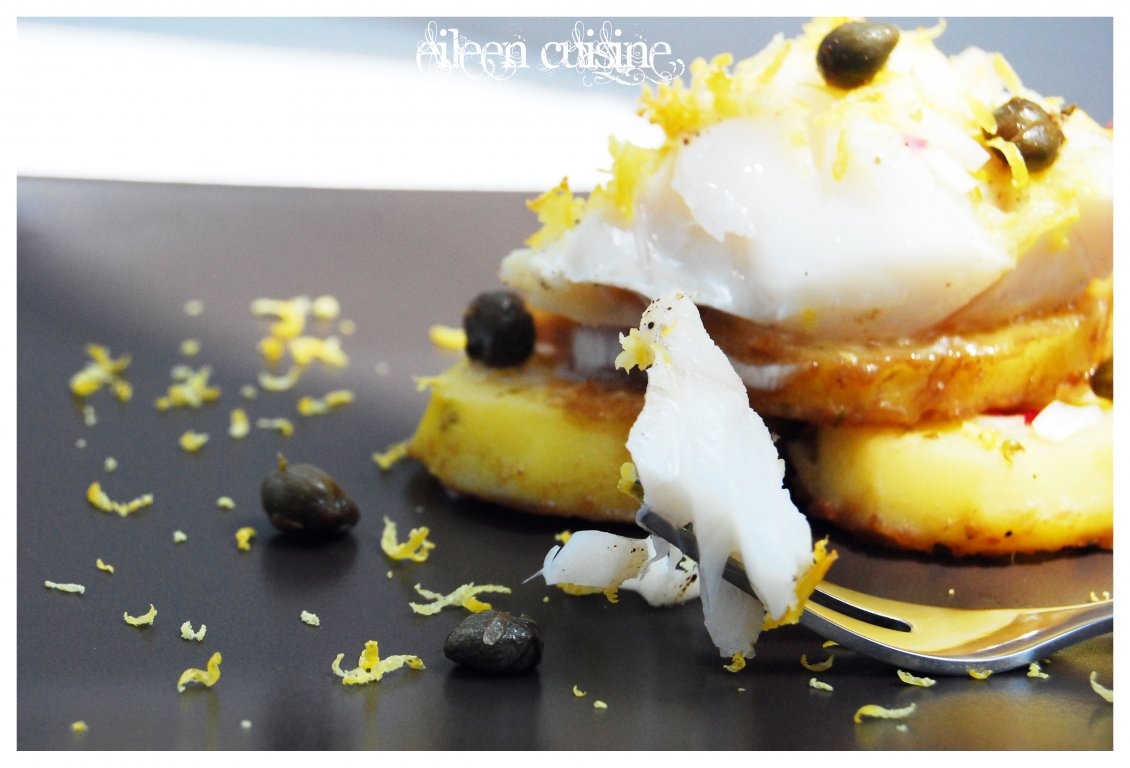 Cod la cuptor cu rosii cherry si cartofi in sos de capere