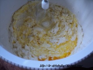 Prajitura cu ciocolata si piersici