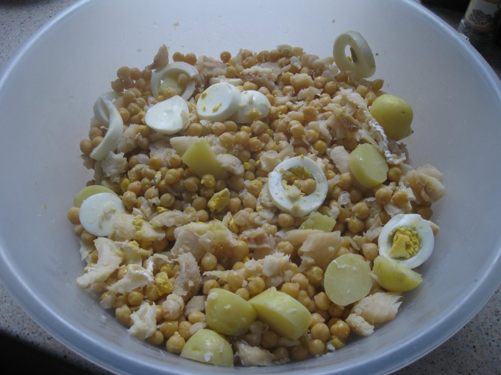 Salada de bacalhau  com grao(Salata de cod cu naut)
