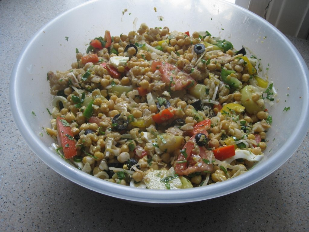 Salada de bacalhau  com grao(Salata de cod cu naut)