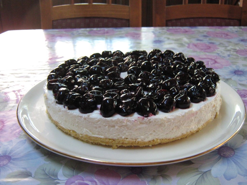 Cheesecake cu cirese negre