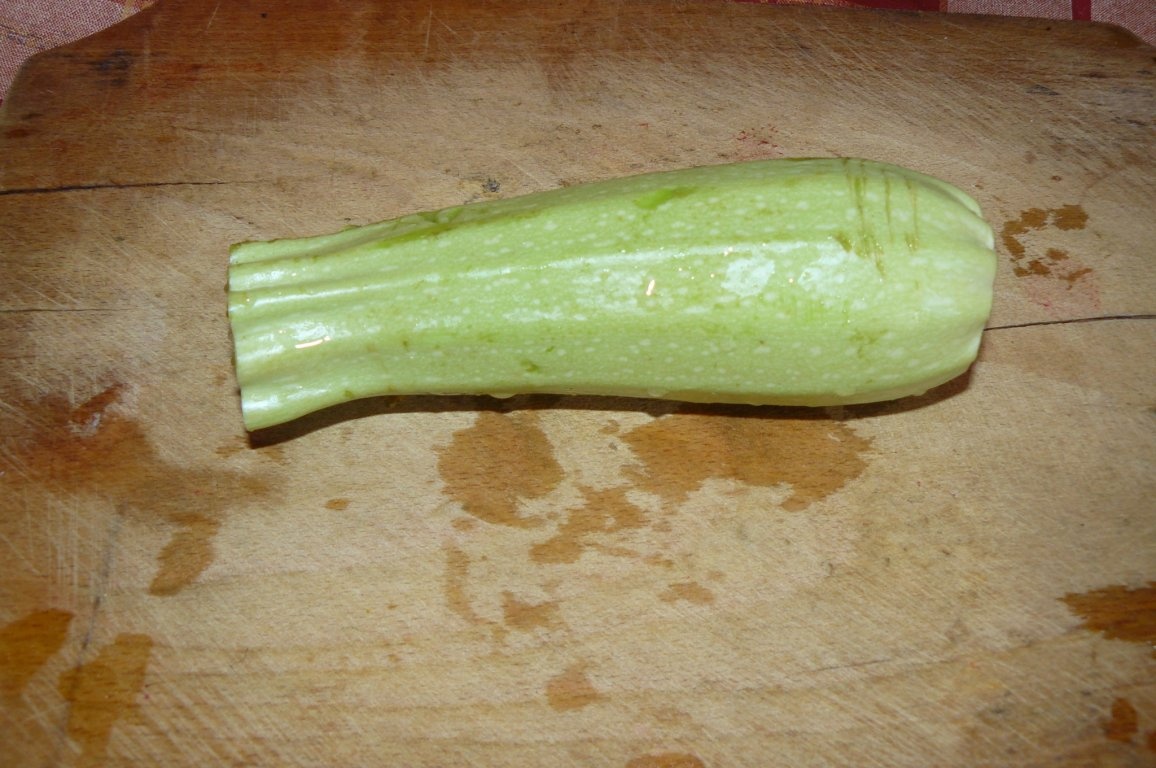 Roşii cireşe(cherry) şi dovlecei în bulion