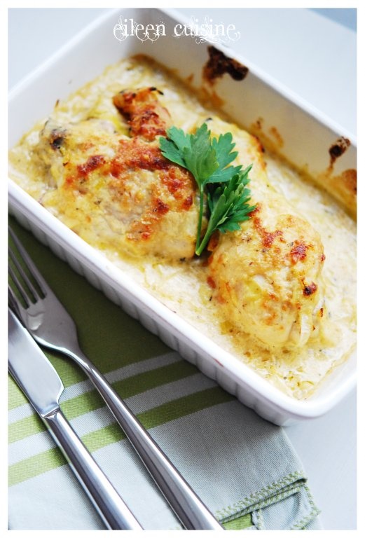 Pulpe de pui cu praz si sos de smantana