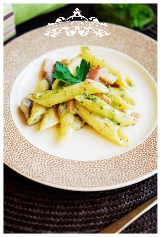 Paste cu bacon, ciuperci si pesto