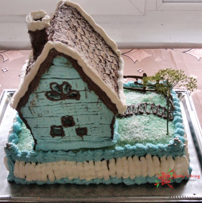 Casuța construită pe tort Doboș cu ness și ciocolată