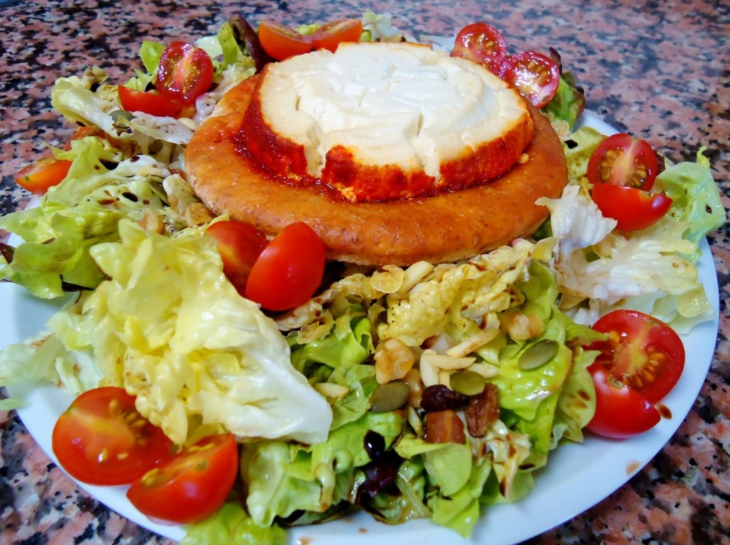 Salata cu branza de capra