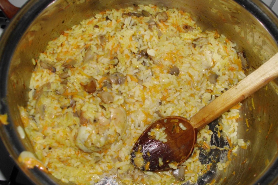 Pilaf cu pulpe de pui