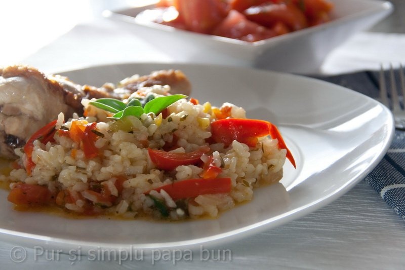 Pilaf de orez cu legume și pulpe de pui