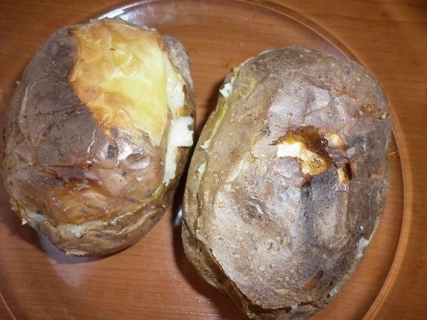 Oua coapte in cartofi