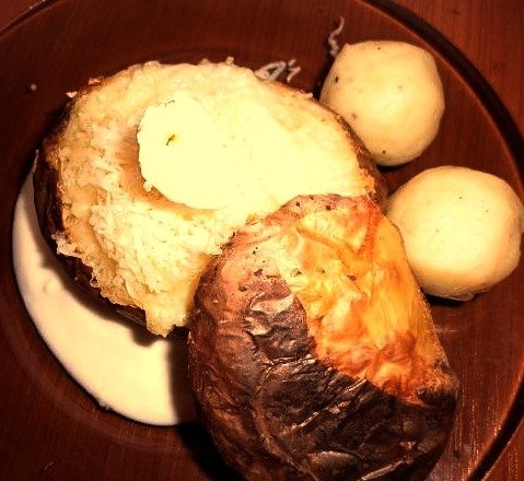 Oua coapte in cartofi