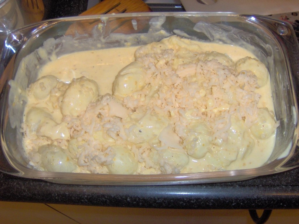 Cartofiori mici in sos de branza