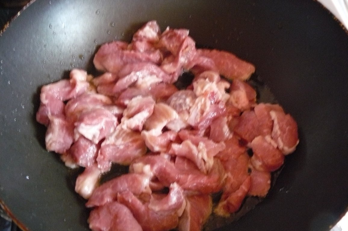 Porc, ananas, orez şi ciuperci