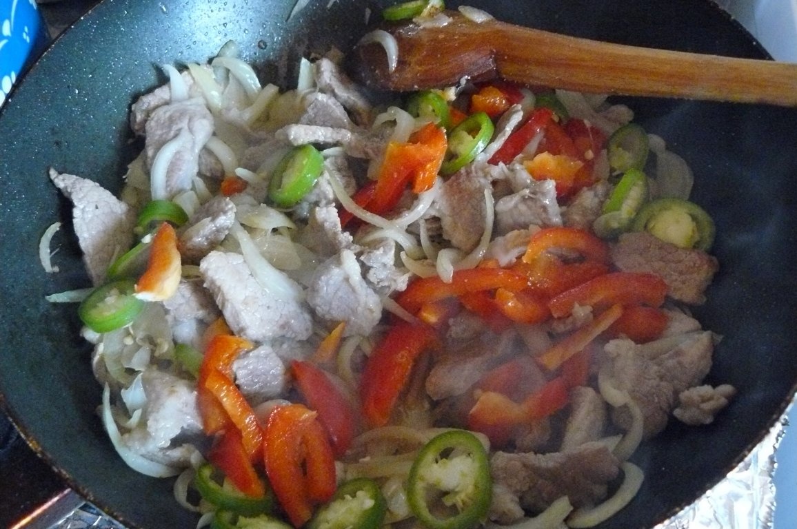 Porc, ananas, orez şi ciuperci