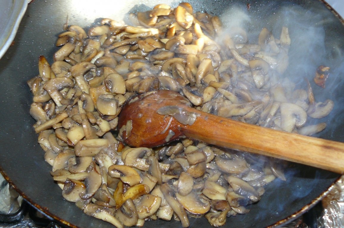 Porc, ananas, orez şi ciuperci