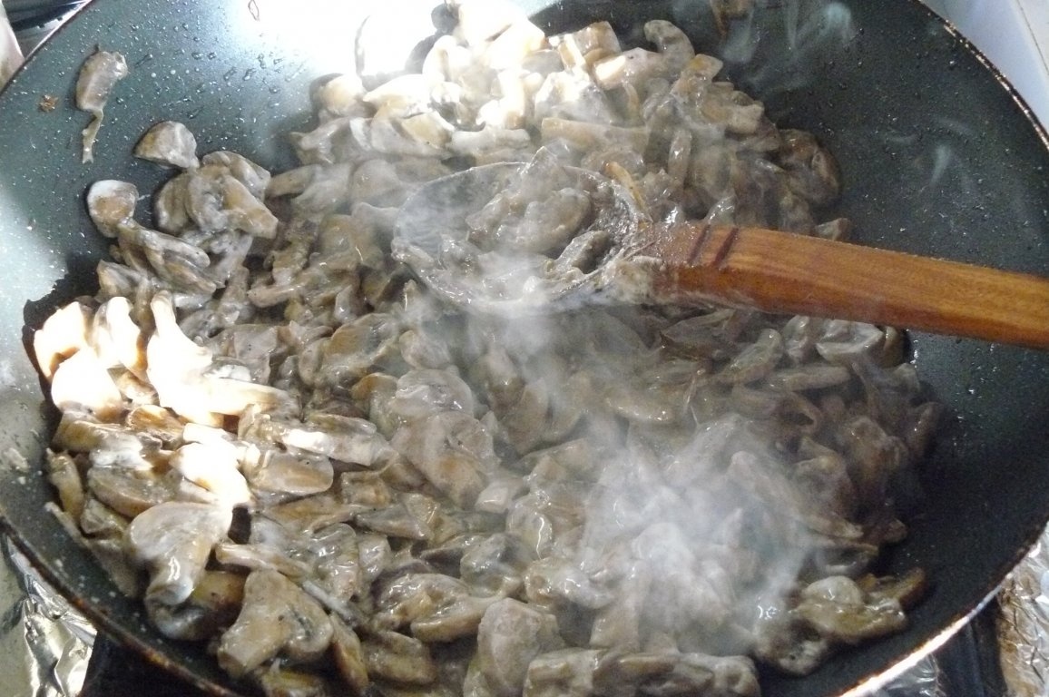 Porc, ananas, orez şi ciuperci