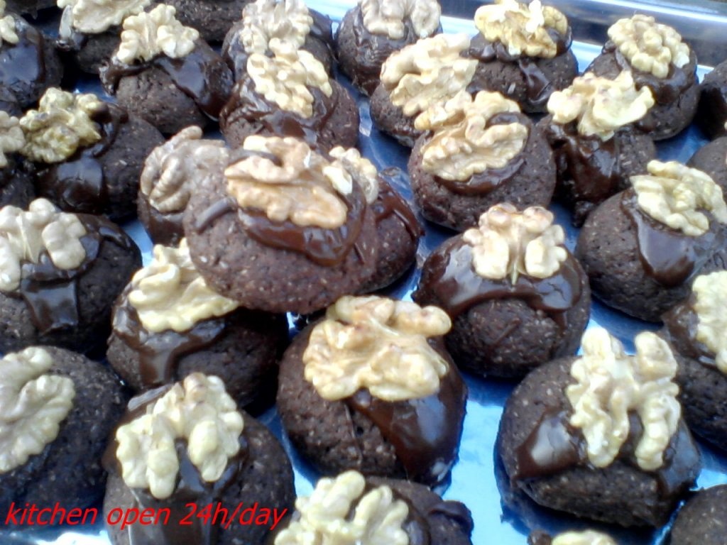 Fursecuri cu ciocolata si nuci