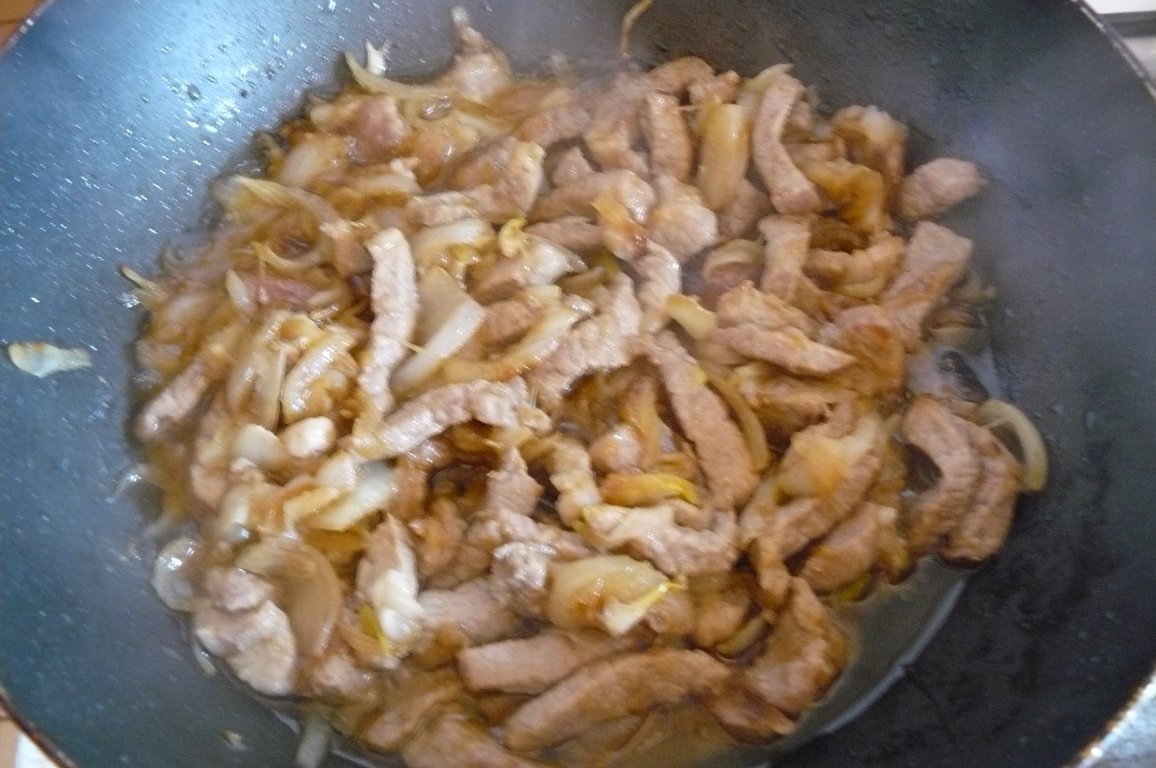 Carne de porc în sos caramel