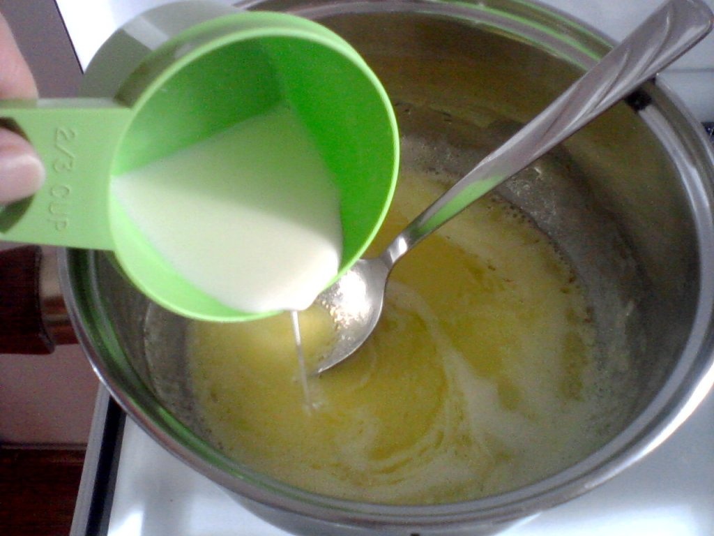 Pui cu sos olandez si varza de Bruxelles