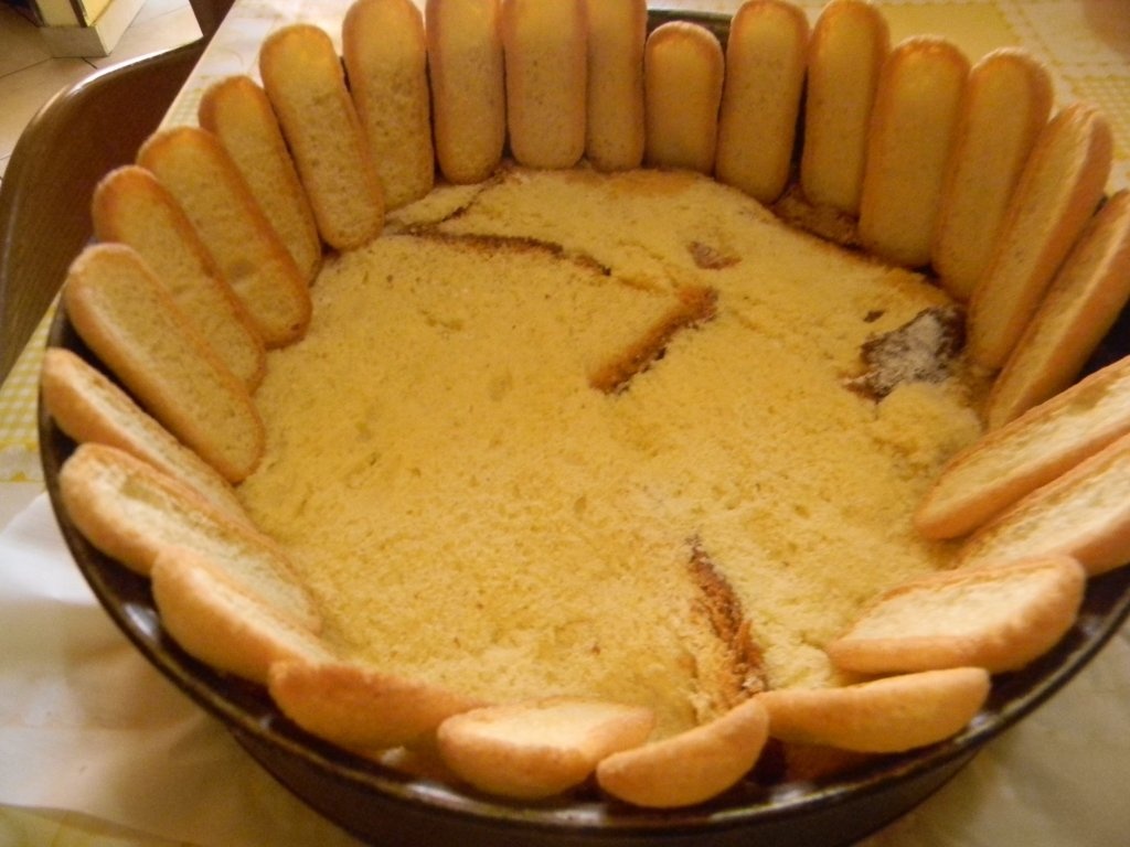 Charlotte cu pavesini si panettone