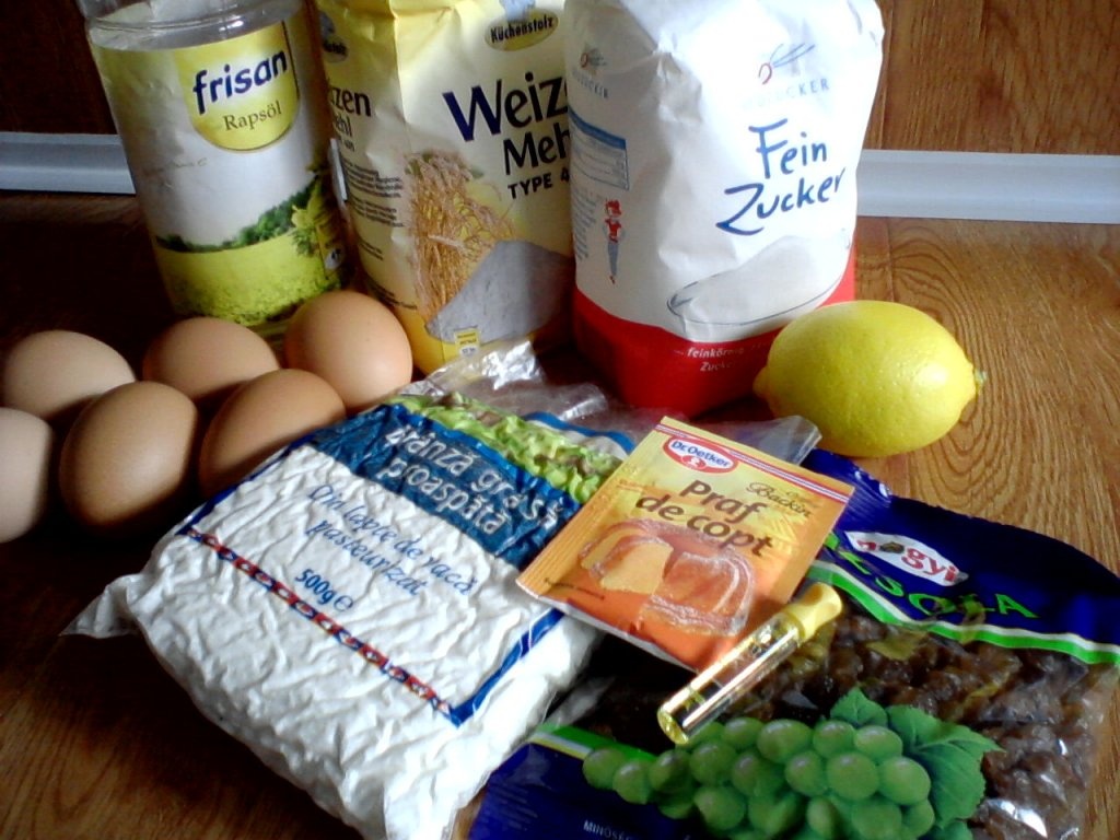 Placinta cu branza si stafide