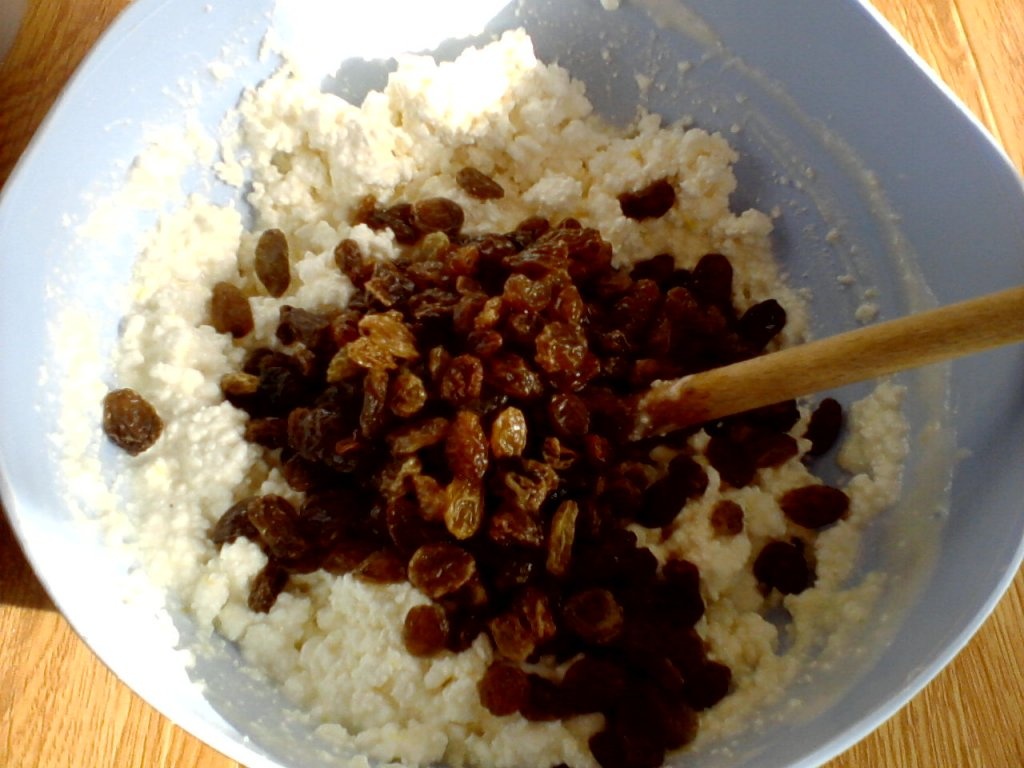 Placinta cu branza si stafide