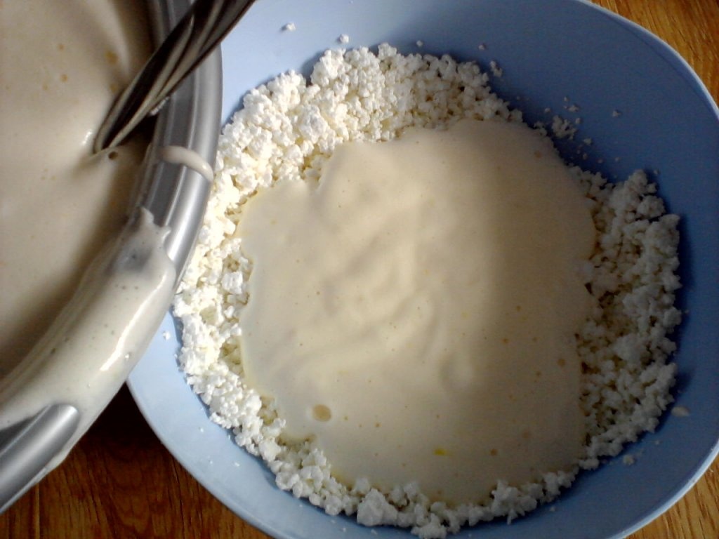 Placinta cu branza si stafide