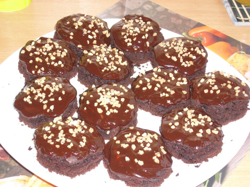 Prajiturele cu marsmallow si glazura de ciocolata