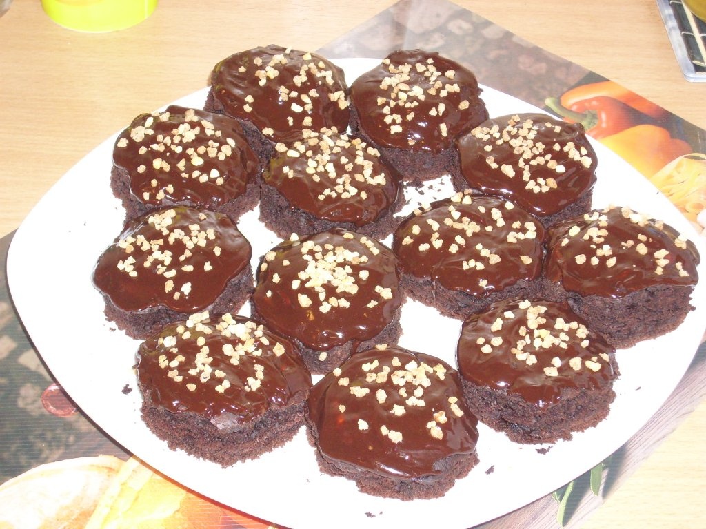 Prajiturele cu marsmallow si glazura de ciocolata