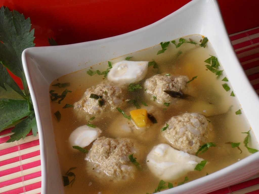 Ciorba de perisoare cu tarhon