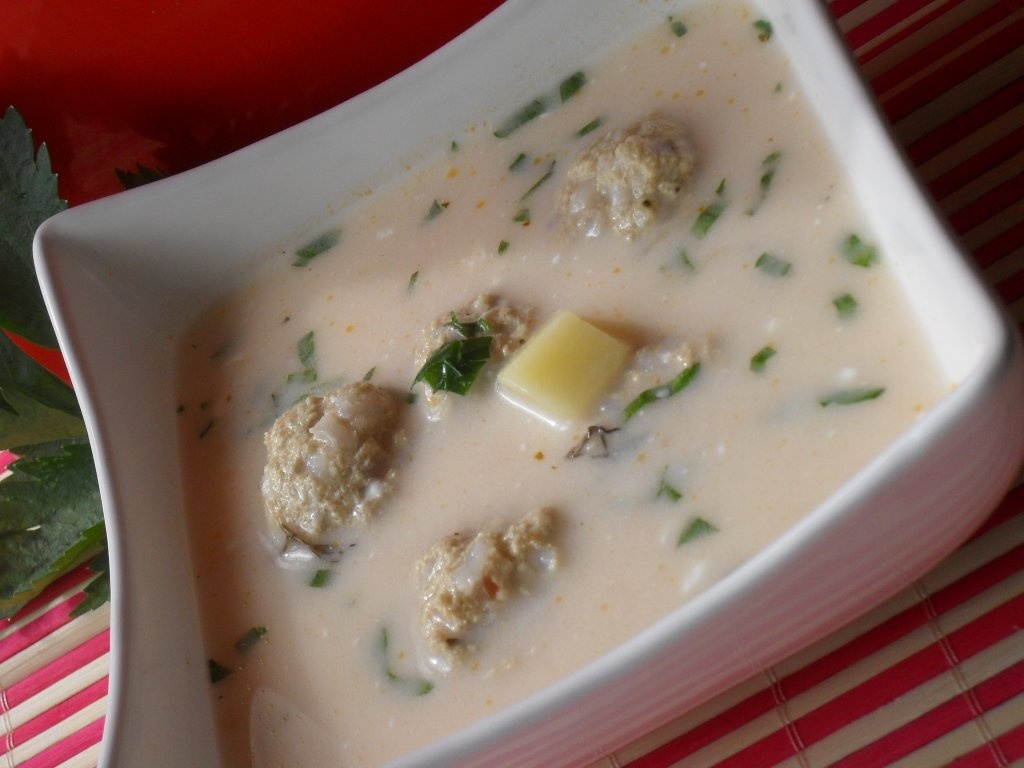 Ciorba de perisoare cu tarhon