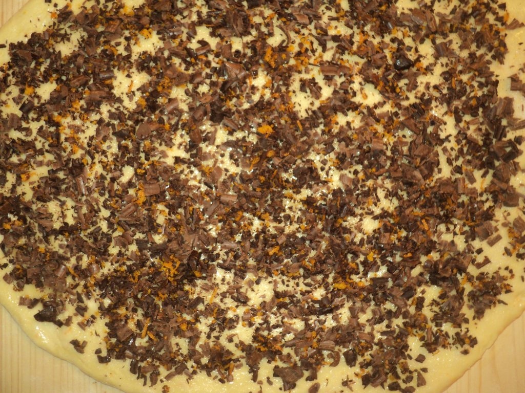 Coronită cu ciocolată din aluat dospit