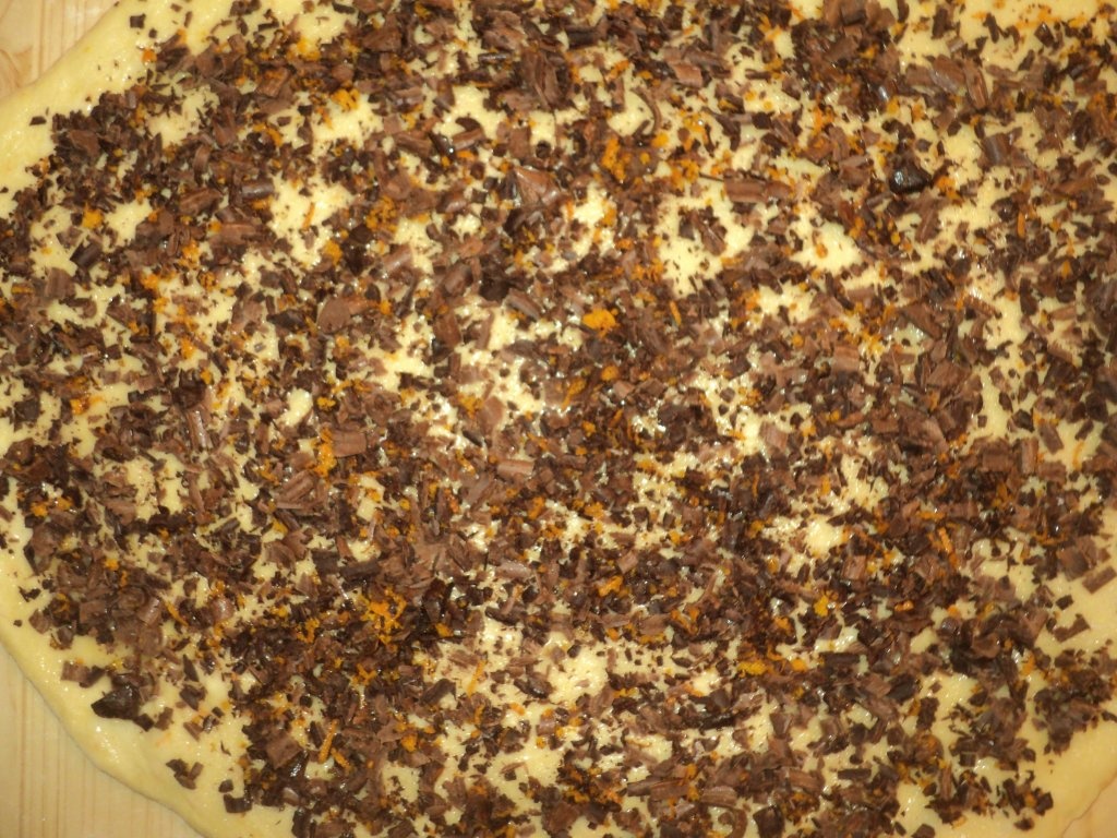 Coronită cu ciocolată din aluat dospit