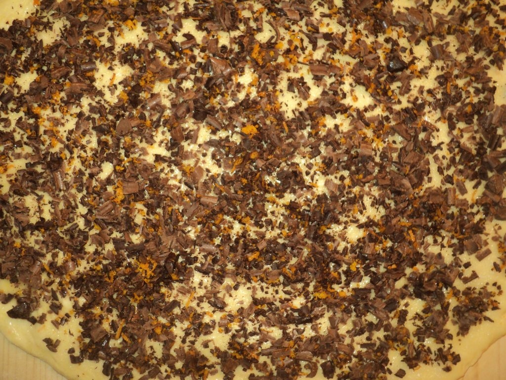 Coronită cu ciocolată din aluat dospit