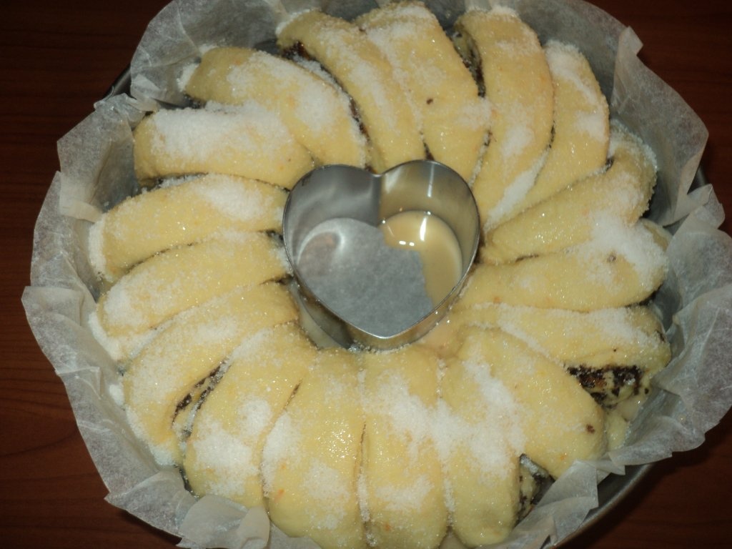 Coronită cu ciocolată din aluat dospit